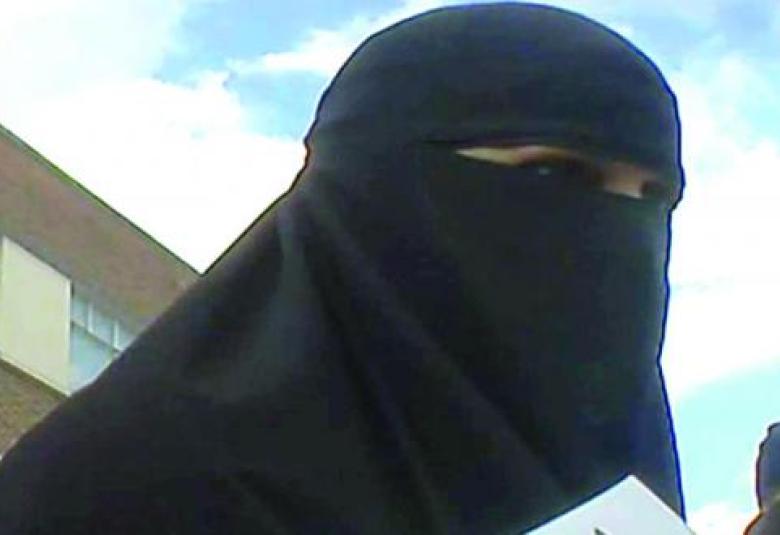 
<span>لندن: خلية سرية تشجع المسلمات على الانضمام لداعش</span>
