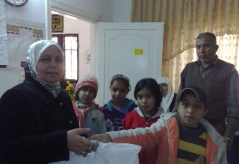
<span>لجنة المرأة في منتدى الوسطية تطلق أولى حملات معونة الشتاء في مدينة السلط</span>
