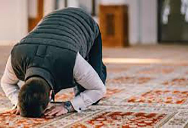 
<span>من شر الناس السارق من صلاته</span>
