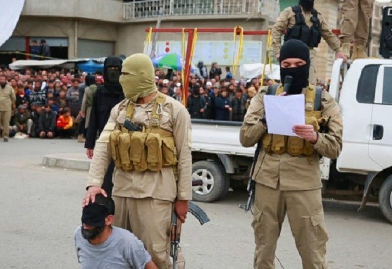 
<span>افعى داعش تلدغ فراخفها.."داعش" يجز رقاب مقاتليه الفارين من ساحة المواجهات</span>
