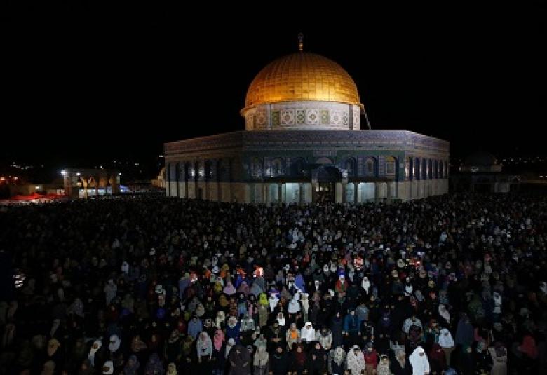 
<span>التراويح في الأقصى قبلة “من استطاع إليه سبيلا”</span>
