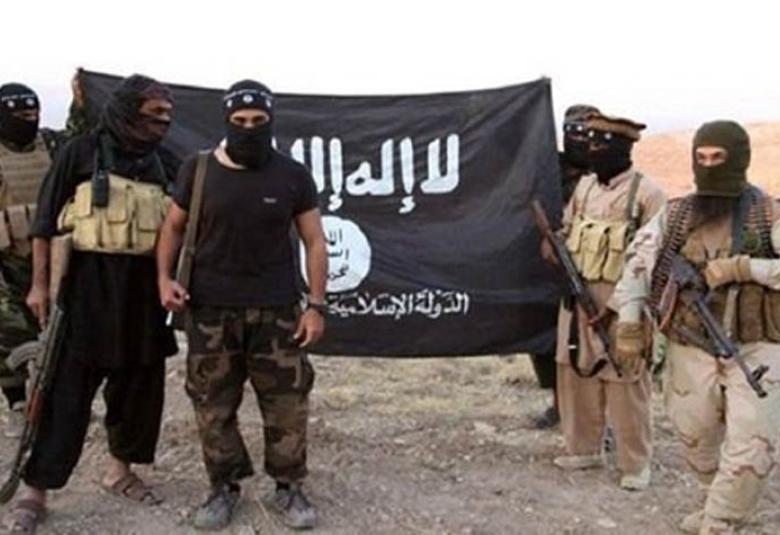
<span>ولم تسلم البراءة من أنيابكم..داعش يعدم عائلتين نحرًا وثلاثة أطفال جنوب الموصل</span>
