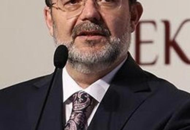 
<span>الدكتور محمد غورماز مخاطباً الشباب.. </span>
