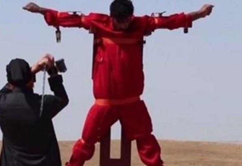 
<span>اللهم انت القادر على كفرهم وتجبرهم......ليبيا.. داعش يعدم 4 أشخاص في سرت ويصلب أحدهم</span>
