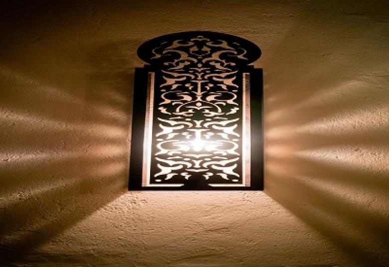 
<span>مكافأة المعروف والغض عن الإساءة</span>
